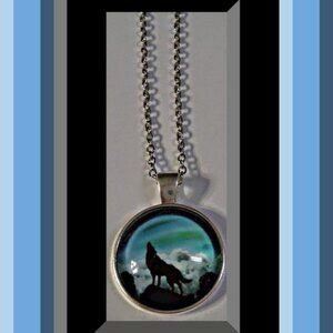 Silver Tone Wolf Design Necklace